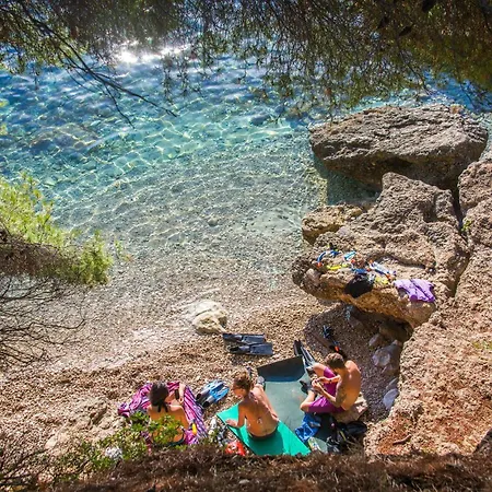 Cast Away - Eco Village de vacances *