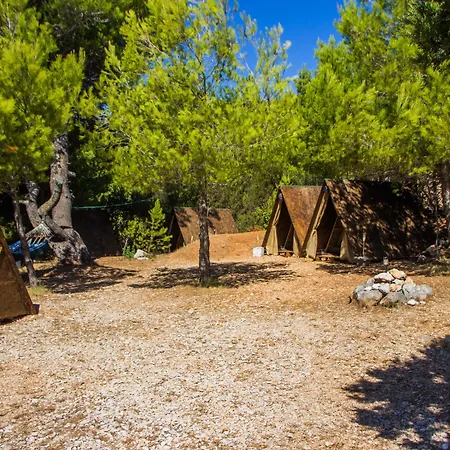 Cast Away - Eco Prázdninový areál Zavala