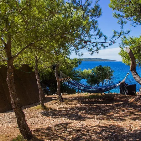 Cast Away - Eco Zavala