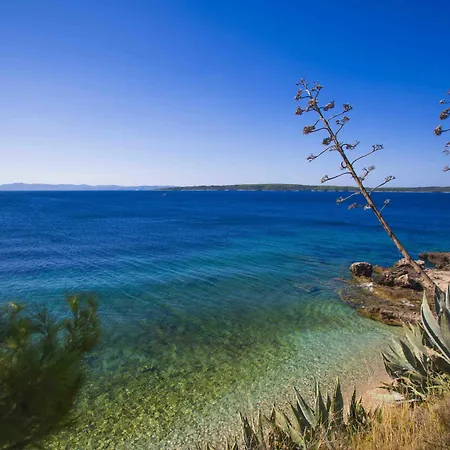 Cast Away - Eco Prázdninový areál Zavala